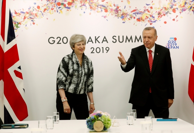 Cumhurbaşkanı Erdoğan, İngiltere Başbakanı May ile görüştü